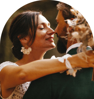 Couple de mariés le jour de leur mariage