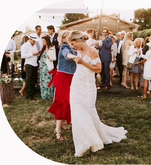 Julie-une-mariee-qui-aime-danser Une mariée sur la piste de danse